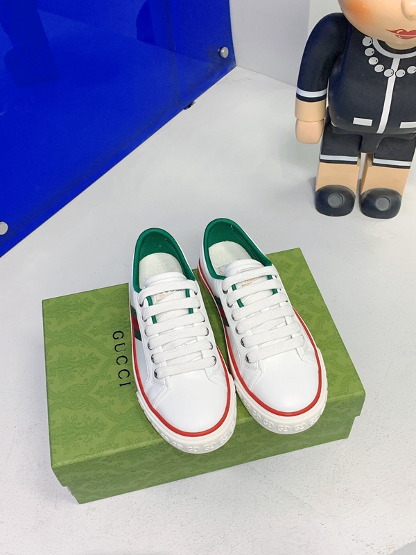 グッチ靴正面デザイン